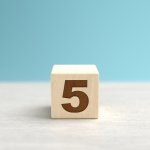 夢占い｜数字の夢の意味は？数字の「5」が伝える夢のメッセージ