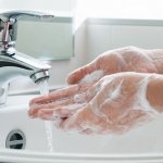 夢占い｜手の夢の意味は？手を洗う、握手する…夢からの暗示は？