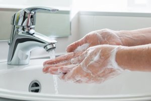夢占い｜手の夢の意味は？手を洗う、握手する…夢からの暗示は？
