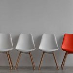 夢占い｜椅子の夢の意味は？立派、足の折れた椅子…状況別に解説