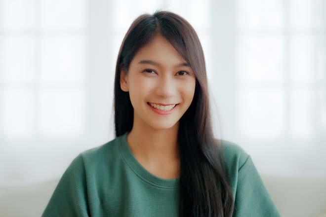 馬顔の特徴は?パーツ別のメイク術や代表的な女性芸能人を紹介 | うらなえる | 無料占い・今日の運勢